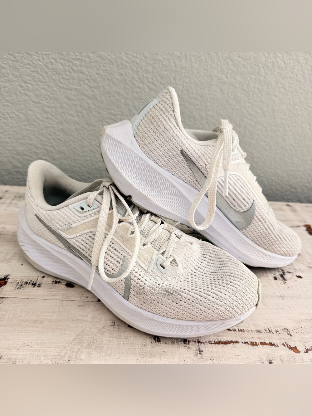 Nike Downshifter 13 Women’s Running Shoes White Gray Sneakers Size 5 DV3854-101 - Picture 2 of 13
